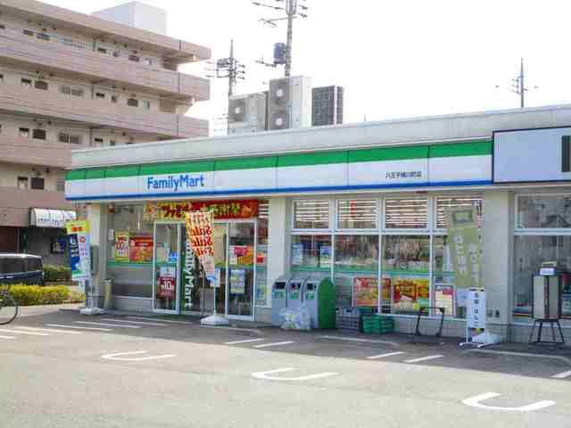 コンビニ　ファミリーマート（コンビニ）まで500m
