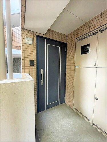 玄関　玄関　※内装前