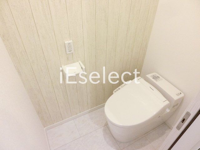 トイレ　温水洗浄便座付きのトイレ