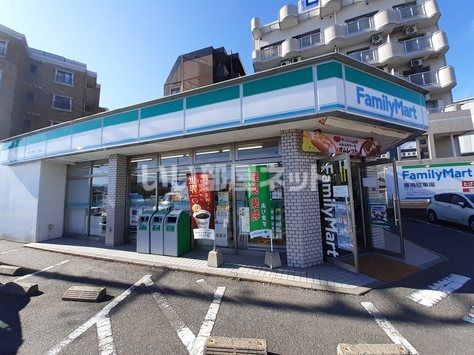 コンビニ　ファミリーマート 西区愛宕1丁目店（コンビニ）まで392m
