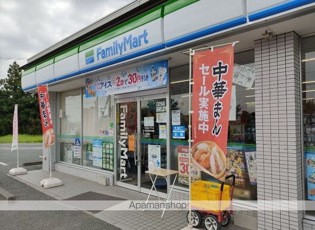 コンビニ　ファミリーマート（コンビニ）まで1442m