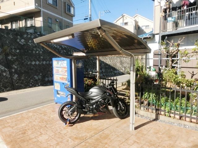 その他　屋根付き駐輪場