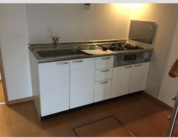 キッチン　※写真は同じマンションの違う部屋のものになります。