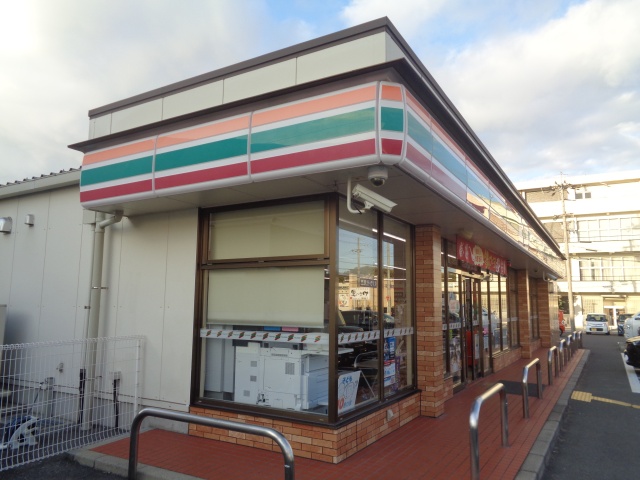 コンビニ　セブン－イレブン　彦根平田南店（コンビニ）まで300m