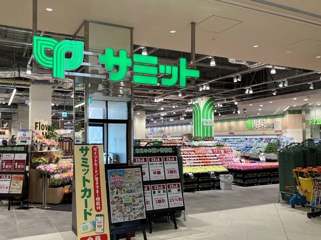 スーパー　サミットストアららテラス北綾瀬店（スーパー）まで717m