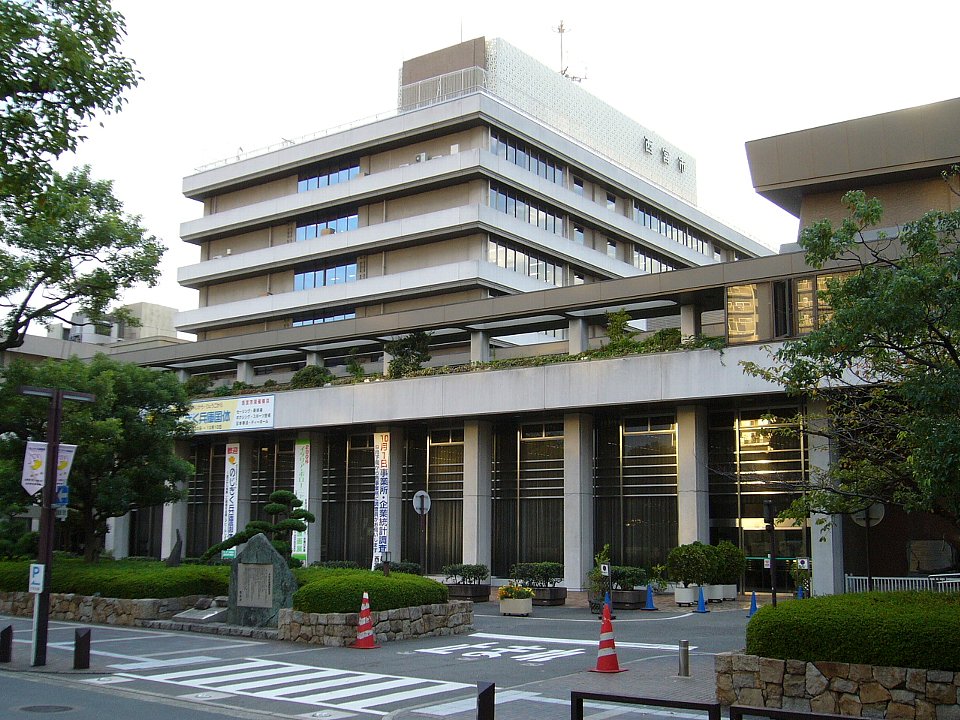 役所　西宮市役所（役所）まで696m