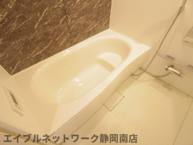 バス・シャワールーム　ゆったり過ごせるお風呂です
