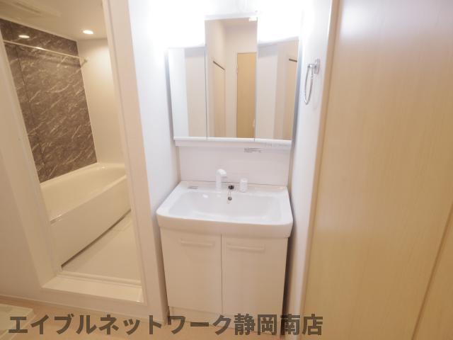 洗面設備　使いやすい洗面所です