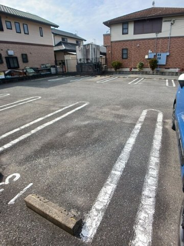 駐車場　車をお持ちの方に嬉しい駐車場付きの物件です