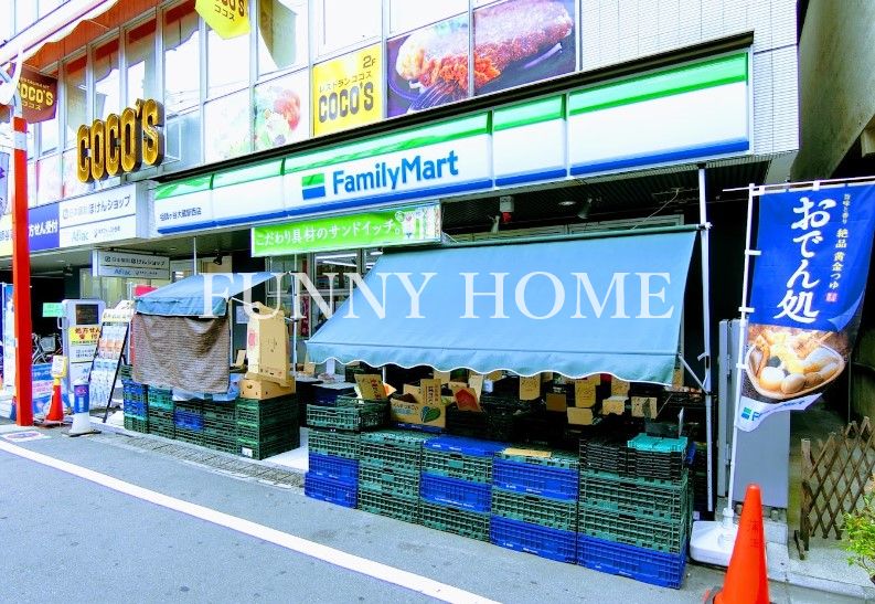 コンビニ　ファミリーマート 祖師ヶ谷大蔵駅西店（コンビニ）まで832m