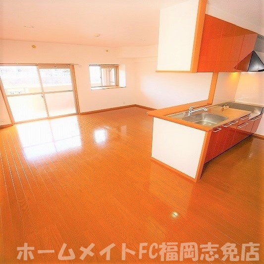 西鉄天神大牟田線 雑餉隈駅 7階建 築22年の居間写真