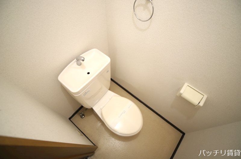 トイレ　別号室写真の為、現況を優先いたします。