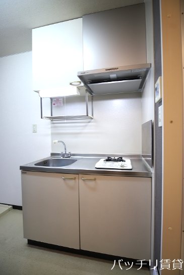 キッチン　別号室写真の為、現況を優先いたします。