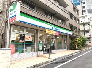 コンビニ　ファミリーマート 代々木三丁目店（コンビニ）まで593m