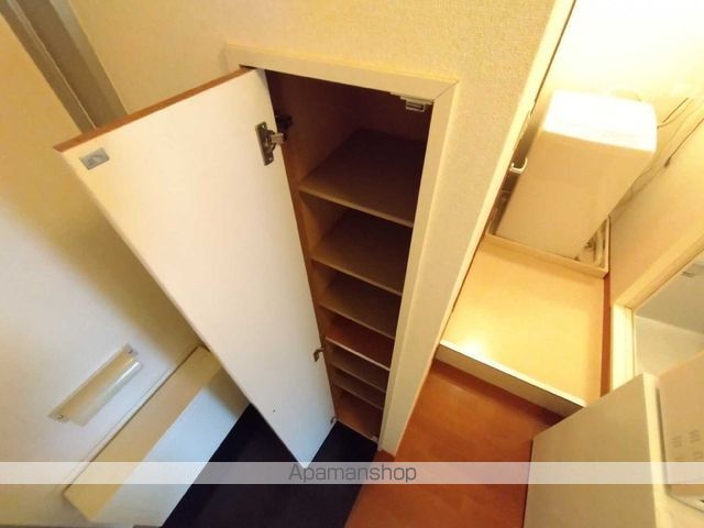 レオパレスGraceの玄関写真