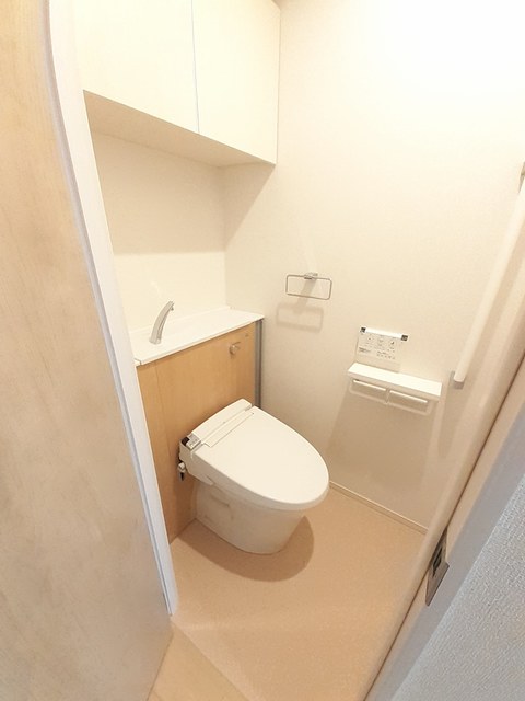 ＪＲ山陽本線 岡山駅 徒歩9分 10階建 築4年のトイレ写真
