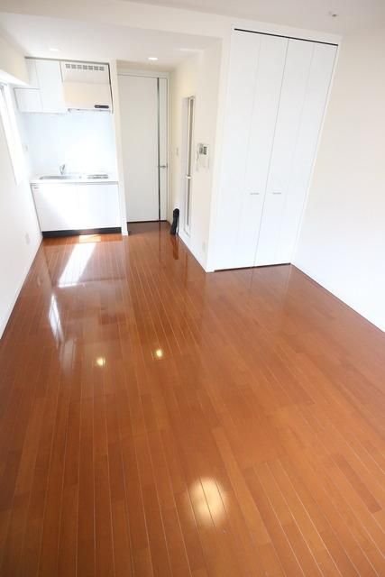 居室・リビング　☆ソファーなどの大きな家具も配置可能です☆