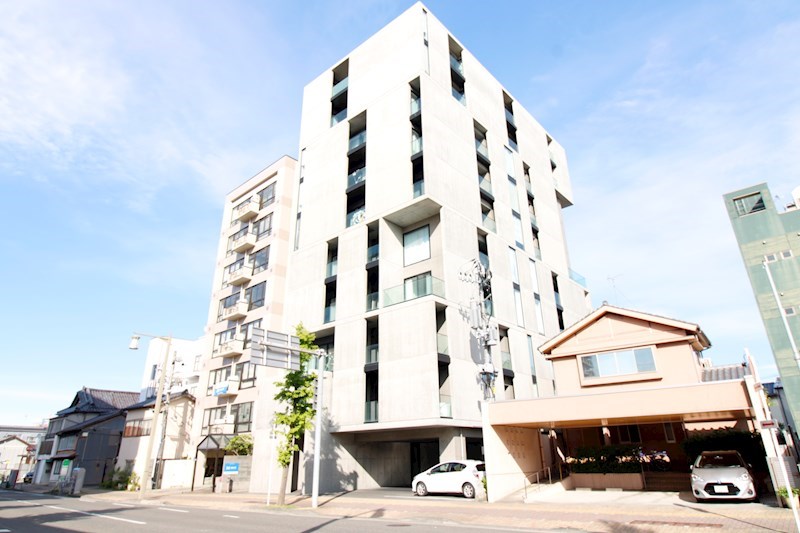 建物外観　スタイリッシュな外観