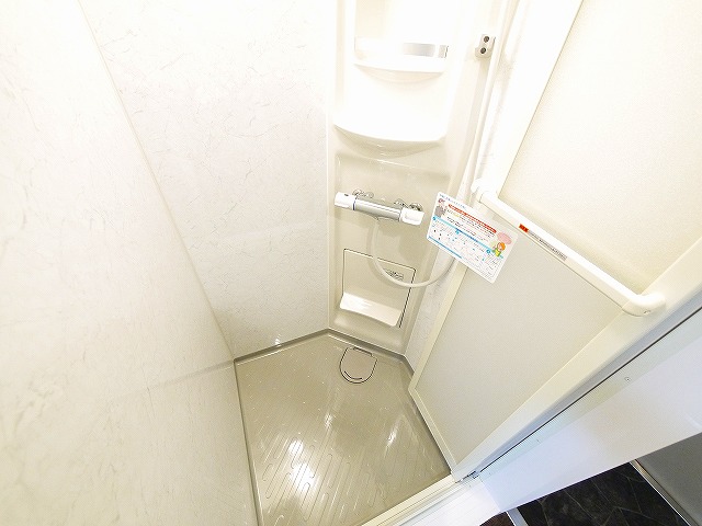 バス・シャワールーム　すっきりとしたシャワールームです