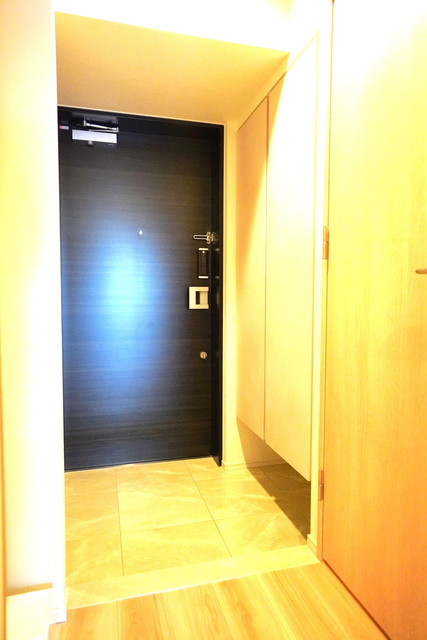 玄関　※写真は同タイプ住戸です。