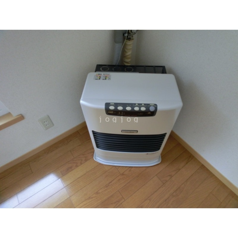 その他設備　冬はあったか石油ストーブです。