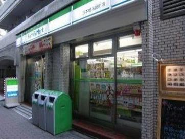 コンビニ　ファミリーマート 日本橋箱崎町店（コンビニ）まで127m