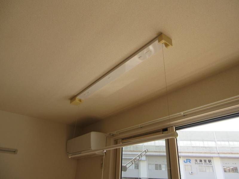 その他設備　室内物干し・エアコン