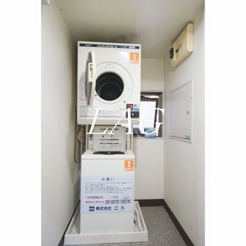 その他共有部分　共用洗濯機です。
