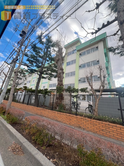 中学校　江戸川区立篠崎中学校（中学校）まで688m