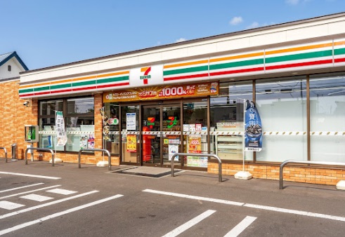 コンビニ　セブンイレブン恵庭駅前店（コンビニ）まで108m
