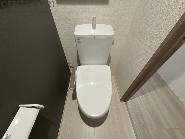 トイレ　バストイレ別でオススメ　温水洗浄便座付き