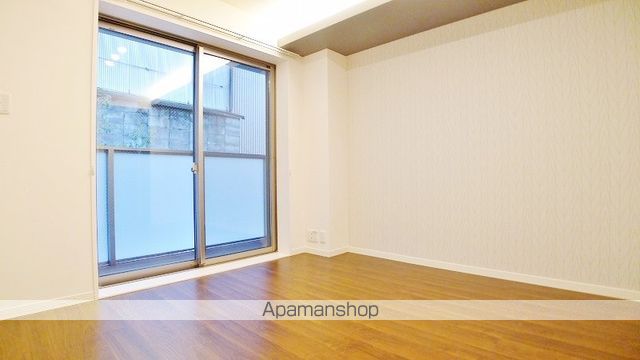 ART ROOMの居間写真