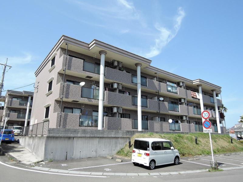 リージングマンション A棟の外観写真