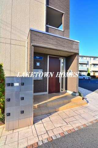 エントランス　オートロック付のエントランスです。