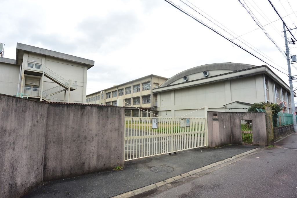 中学校　寝屋川市立第四中学校（中学校）まで592m