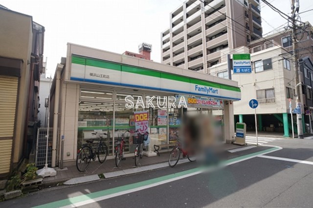 コンビニ　ファミリーマート 横浜山王町店（コンビニ）まで384m
