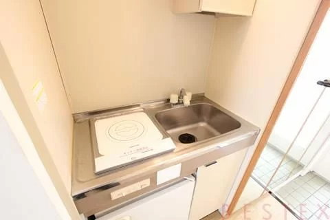 キッチン　※同建物内・別タイプの参考写真です。