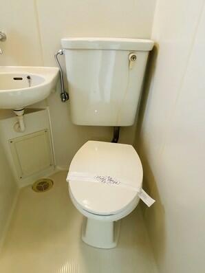都営浅草線 馬込駅 徒歩10分 3階建 築38年のトイレ写真