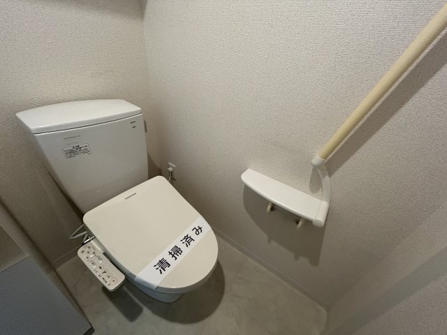 トイレ　別室参考写真となります。