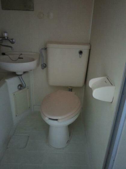 東武伊勢崎線 蒲生駅 徒歩10分 2階建 築40年のトイレ写真