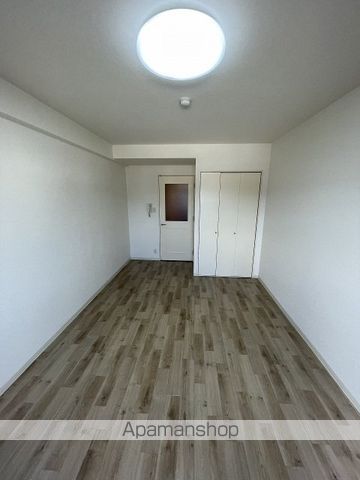 広島電鉄宇品線 皆実町六丁目駅 徒歩2分 10階建 築22年の居間写真