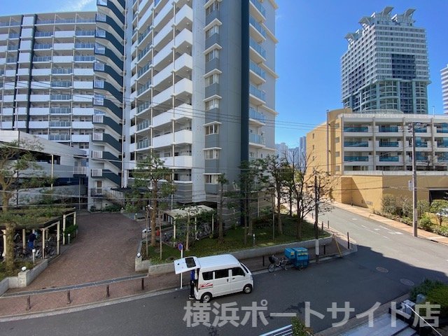 眺望　前面道路も広く開放的で平坦なリッチです