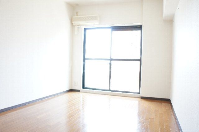 グランシャリオ名駅南の居間写真