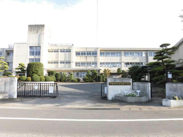小学校　伊勢崎市立あずま南小学校（小学校）まで180m
