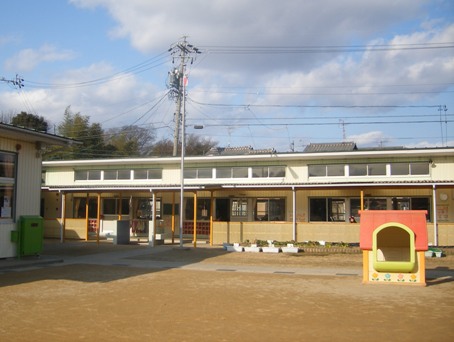 幼稚園・保育園　里小牧保育園（幼稚園・保育園）まで444m