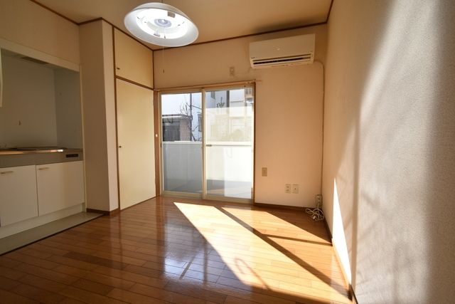 ヴィアベネト南町田の居間写真