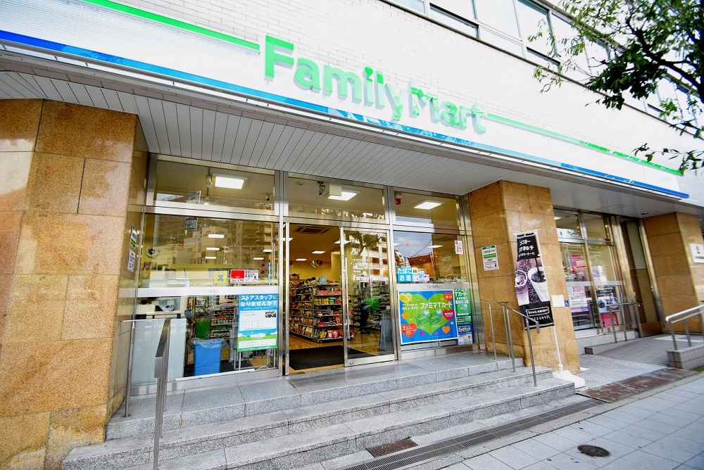 コンビニ　ファミリーマート　ＪＲ天王寺駅北口店（コンビニ）まで348m