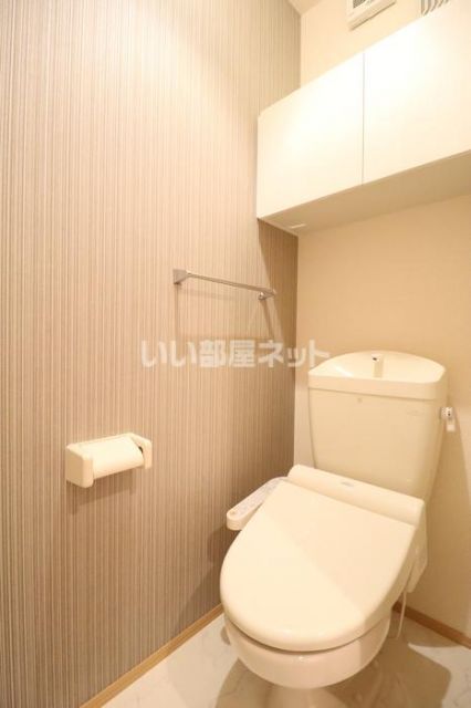 妙高はねうまライン 春日山駅 徒歩11分 2階建 築12年のトイレ写真