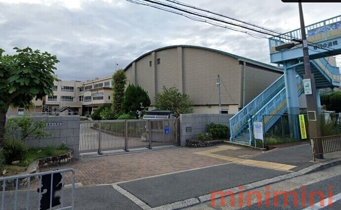 小学校　茨木市立春日小学校（小学校）まで322m