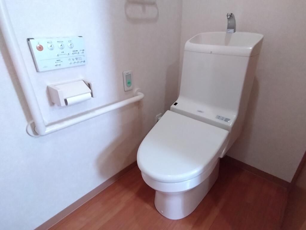 東武伊勢崎線 梅島駅 徒歩19分 10階建 築14年のトイレ写真